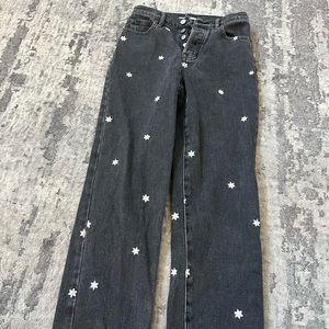 Daisy embroidered high waisted jeans